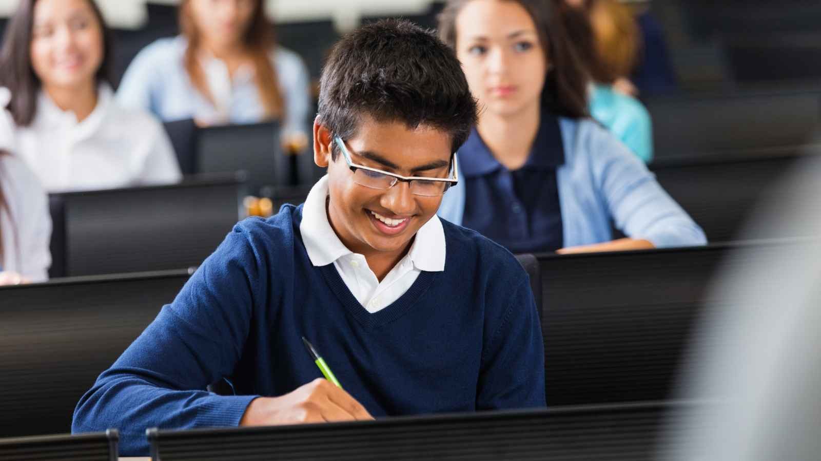 Digital marketing trainer taking class